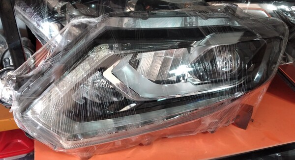 Nissan X Trail 2016 Headlight