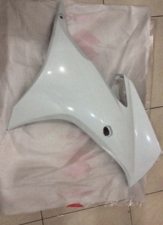 Suzuki GSX-R COWLING SIDE UPPER RH White