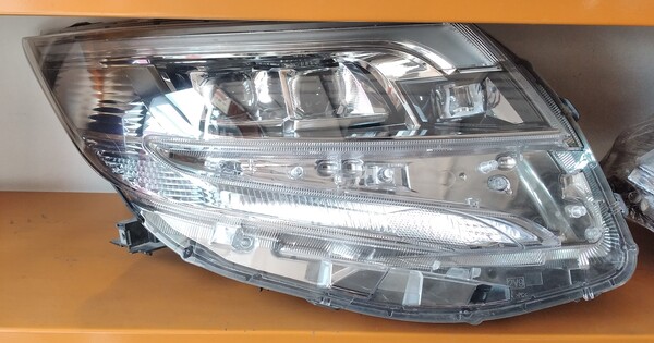 Toyota Noah Square 2018 Headlight