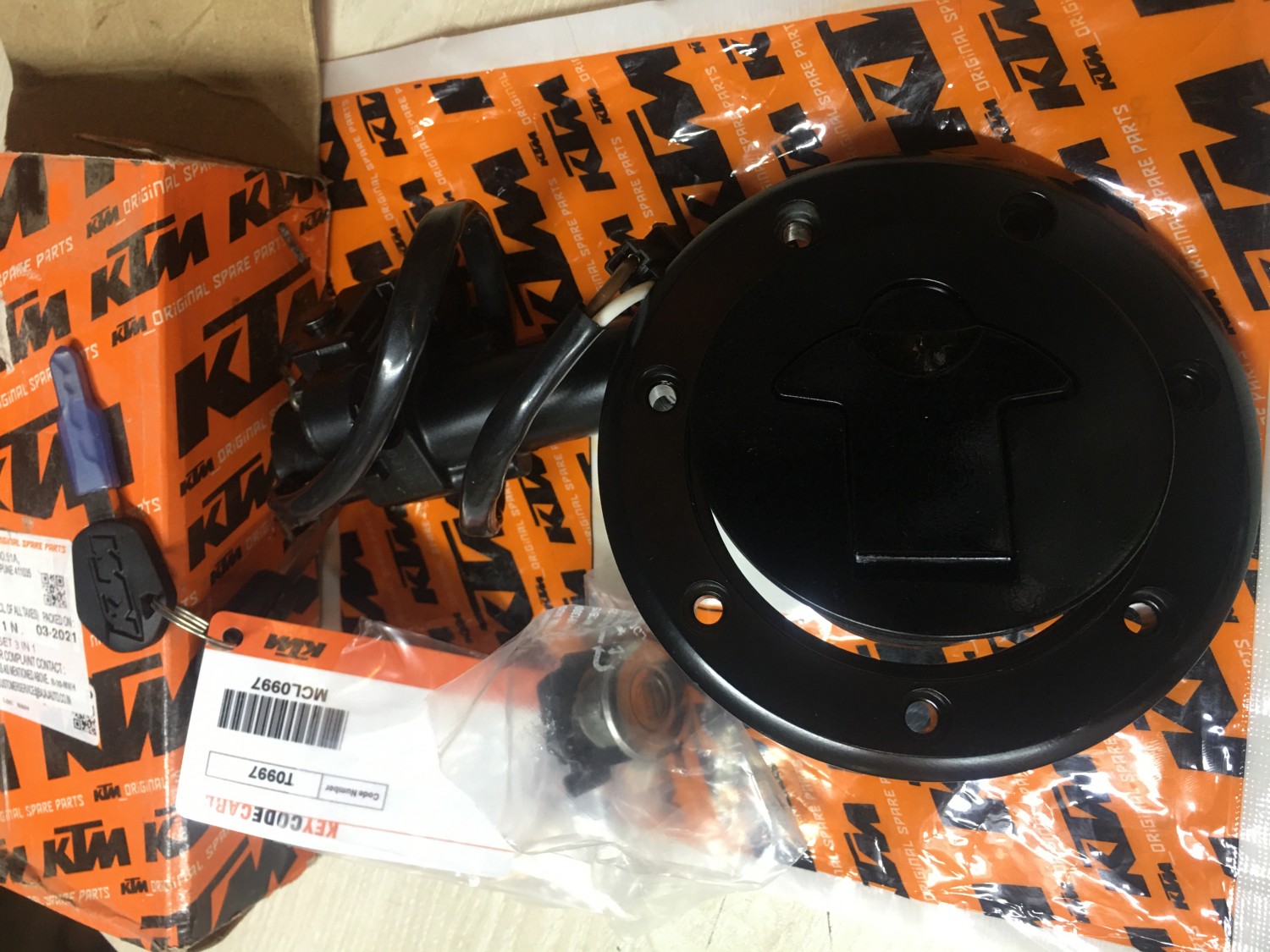 KTM Duke125 Fuel Tank Lock kit set India